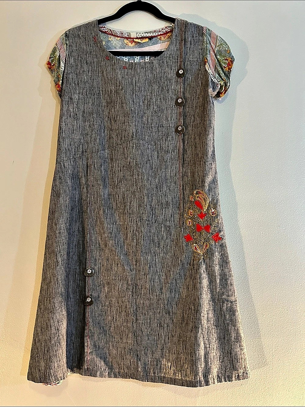 LA Fille mixed media Size Medium